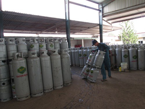 Giá gas tăng thêm 1.000 đồng/kg từ hôm nay, 1-10 Giá gas tăng thêm 1.000 đồng/kg từ hôm nay, 1-10
