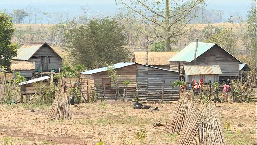  Làng trên đỉnh núi Cheng Leng. Ảnh: Nguyễn Tú