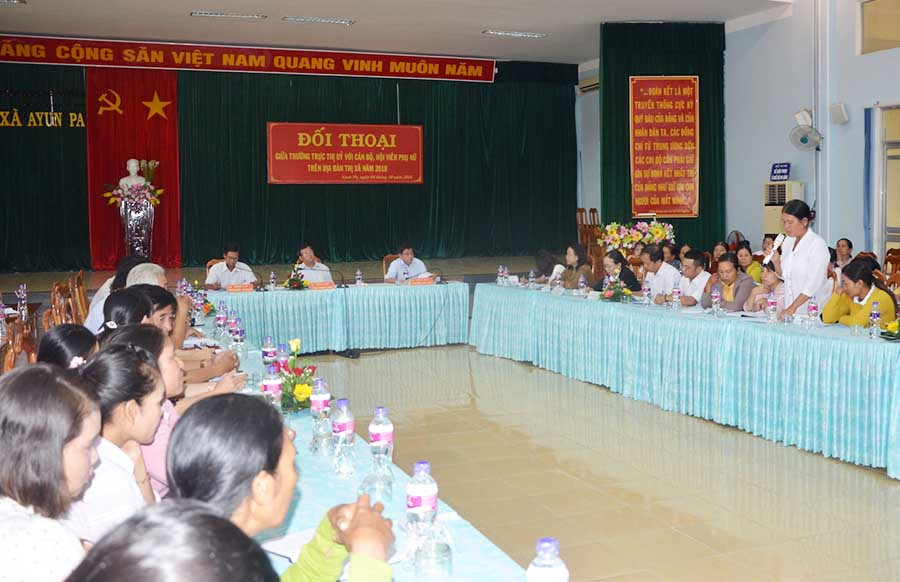  Quang cảnh buổi đối thoại. Ảnh: Đức Phương