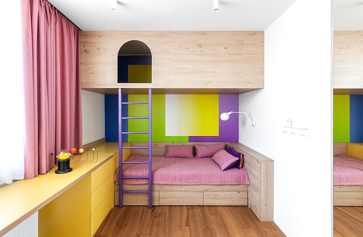 Phòng trẻ em ngập tràn sắc màu phù hợp với sở thích và tâm lý của trẻ, chiếc giường tầng hình tổ chim độc đáo.