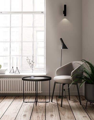 Ghế và bàn trà nhỏ đặt cạnh cửa sổ, sử dụng ánh sáng để đọc sách.