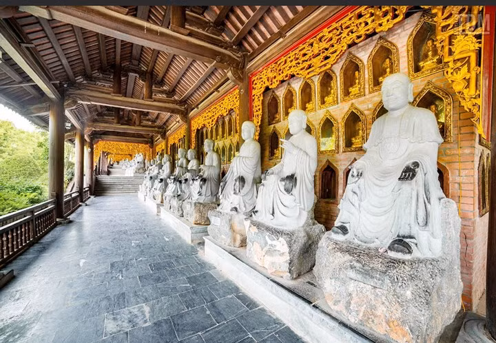 Trong quan điểm của Phật giáo Tiểu Thừa, La Hán hay A La Hán là trạng thái cuối cùng của một sinh thể trên đường giải thoát. La Hán đã trải qua bốn quả vị là La Hán quả, lúc này đã đạt được thành quả đến một thành tựu rất cao; tức là tu hành đắc đạo, đạt đến sự yên tĩnh vĩnh hằng cõi Niết bàn, thoát khỏi vòng sinh tử. Đó là quan niệm của Phật giáo, còn trong Phật giáo Đại thừa, La Hán được thay thế bằng Bồ Tát.