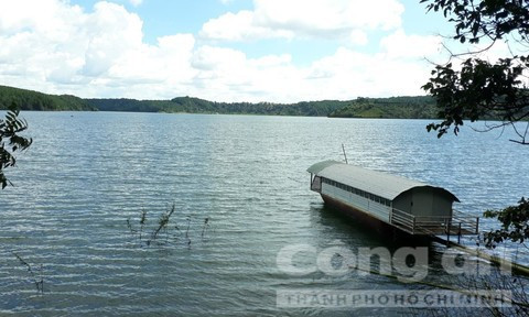 Biển Hồ có nhiều của hiếm, vật lạ khiến nhiều người tò mò săn tìm.