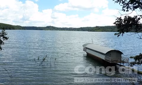 Biển Hồ có nhiều của hiếm, vật lạ khiến nhiều người tò mò săn tìm.