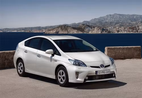 Toyota Prius và Auris hybrid sản xuất từ tháng 10/2008 đến 11/2014 nằm trong diện triệu hồi.