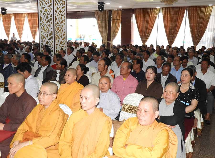 Đại biểu chức sắc, chức việc, các tôn giáo tham dự. Ảnh: Thanh Nhật