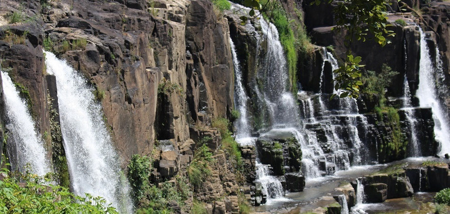  Những tảng đá lớn, nhỏ đủ kích thước