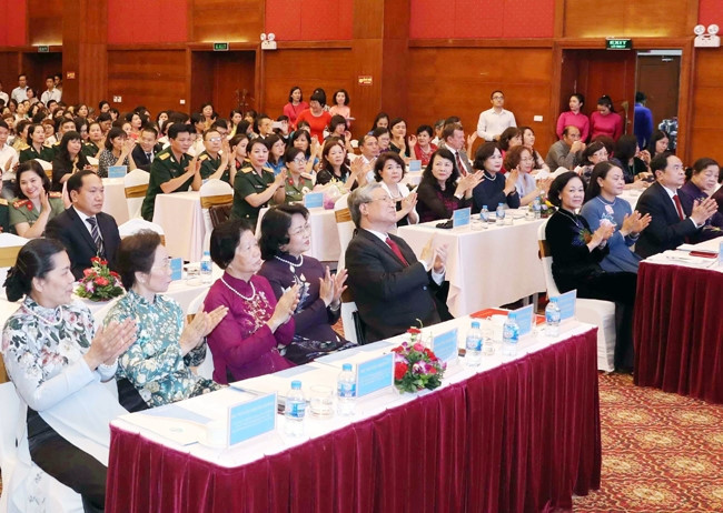 Lãnh đạo Đảng, Nhà nước và các đại biểu dự lễ trao giải. (Ảnh: Phương Hoa/TTXVN) Lãnh đạo Đảng, Nhà nước và các đại biểu dự lễ trao giải. (Ảnh: Phương Hoa/TTXVN)