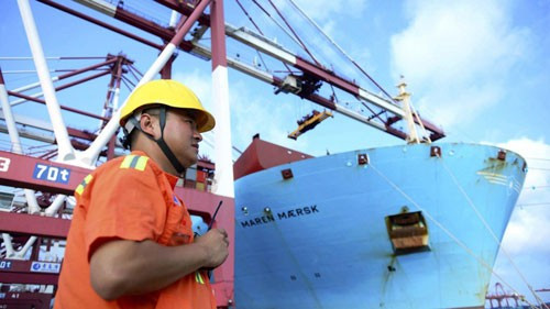 IMF dự báo nếu chiến tranh thương mại Mỹ - Trung nổ ra toàn diện, sản lượng kinh tế toàn cầu sẽ giảm hơn 0,8% vào năm 2020 Ảnh: AP