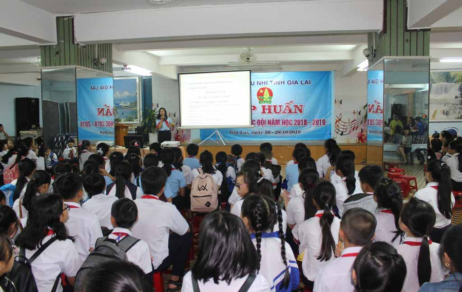 Học viên tham gia lớp tập huấn kỹ năng công tác Đội. Ảnh
