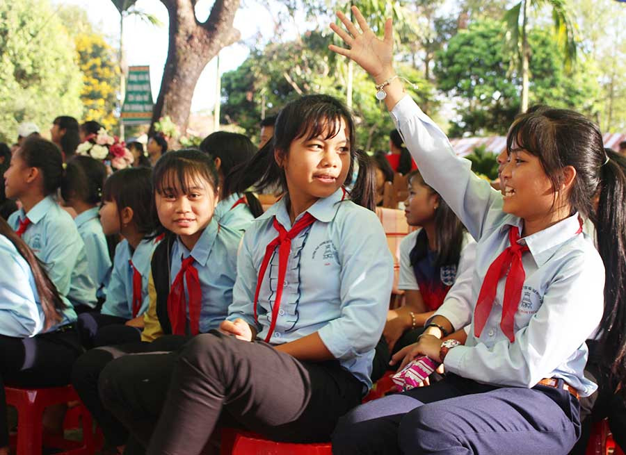  Học sinh Trường Phổ thông Dân tộc Nội trú THCS huyện Chư Pah hào hứng tham gia ngoại khóa “Nói không với nạn tảo hôn...”. Ảnh: Nguyễn Giang