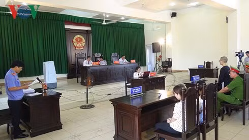  Toàn cảnh phiên xử.