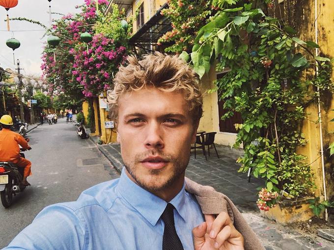 Christopher Mason tiết lộ anh đã có khoảng thời gian tuyệt vời tại Việt Nam, đây cũng là lần đầu tiên anh tới Hội An. Chàng trai Mỹ này từng gây sốt khi xuất hiện trong MV Hands to Myself đình đám năm 2016 của Selena Gomez. Ảnh: Christopher Mason. Christopher Mason tiết lộ anh đã có khoảng thời gian tuyệt vời tại Việt Nam, đây cũng là lần đầu tiên anh tới Hội An. Chàng trai Mỹ này từng gây sốt khi xuất hiện trong MV Hands to Myself đình đám năm 2016 của Selena Gomez. Ảnh: Christopher Mason.