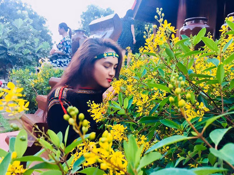 Rii Byaa (22 tuổi, người Ê Đê) sở hữu gương mặt có nhiều nét giống con gái phương Tây. Bởi vậy, khi đi học hay ra đường, cô thường bị nhầm là con lai.