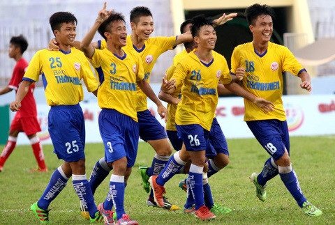 Huỳnh Công Đến (số 26) ghi cú đúp vào lưới Viettel giúp PVF vào chung kết U.19 năm rồi