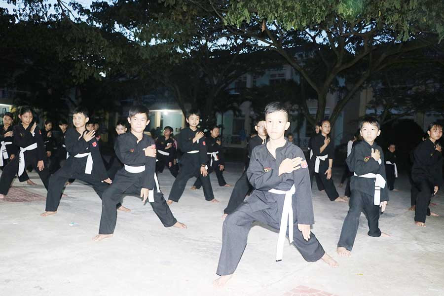 Võ sinh Câu lạc bộ Võ cổ truyền Trường THCS Đề Thám (thị xã An Khê). Ảnh: Ngọc Minh