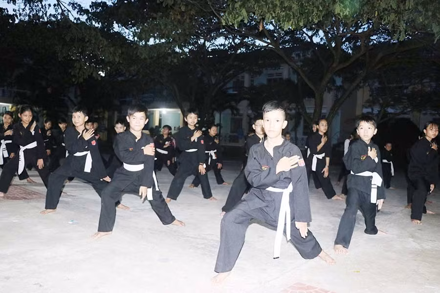 Võ sinh Câu lạc bộ Võ cổ truyền Trường THCS Đề Thám (thị xã An Khê). Ảnh: Ngọc Minh