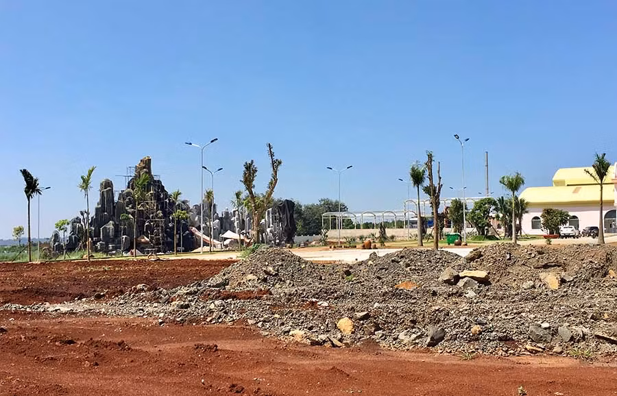 Doanh nghiệp Trường Sinh đang xây dựng. Ảnh: Hà Duy 