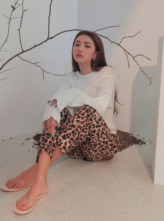 Thời trang thu đông 2018 đánh dấu sự trở lại của loạt hoạ tiết động vật hoang dã. Nổi bật trong đó là nét mạnh mẽ, khoẻ khoắn của hoạ tiết da beo.