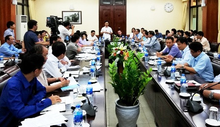 Đại diện Tập đoàn chăn nuôi Dabaco cam kết giảm giá lợn hơi. Ảnh: Đình Thắng Đại diện Tập đoàn chăn nuôi Dabaco cam kết giảm giá lợn hơi. Ảnh: Đình Thắng