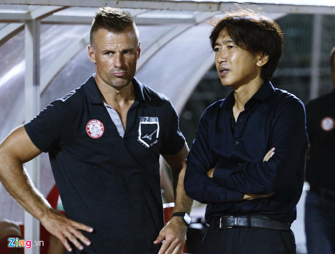 Ông Toshiya Miura và trợ lý Martin Forkel. Ảnh: Quang Thịnh.