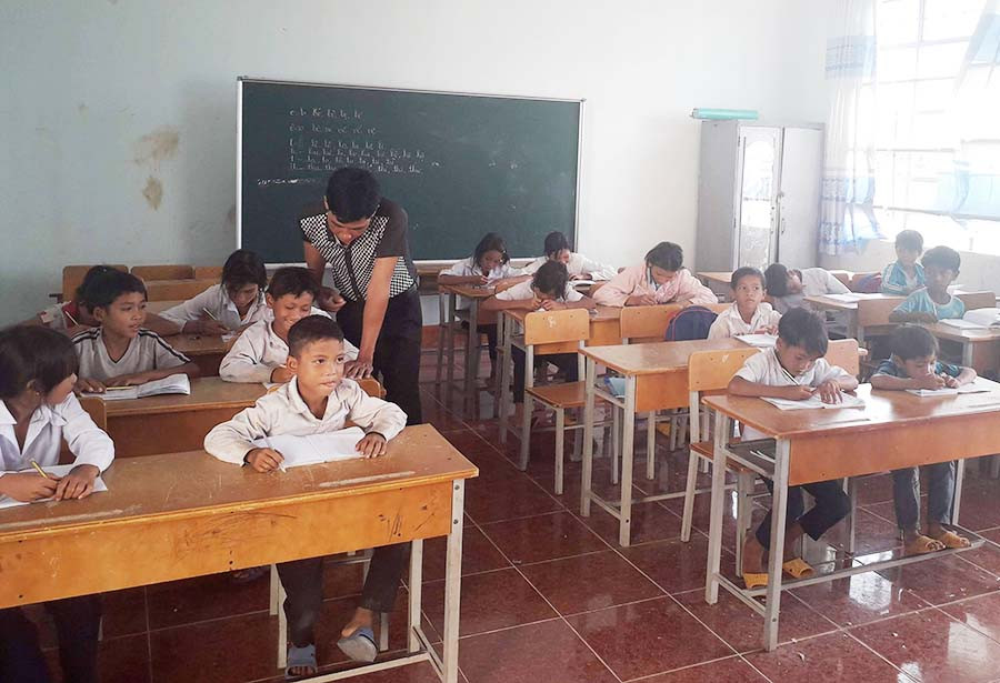 Lớp học của những đứa trẻ núi Cheng Leng. Ảnh: N.T