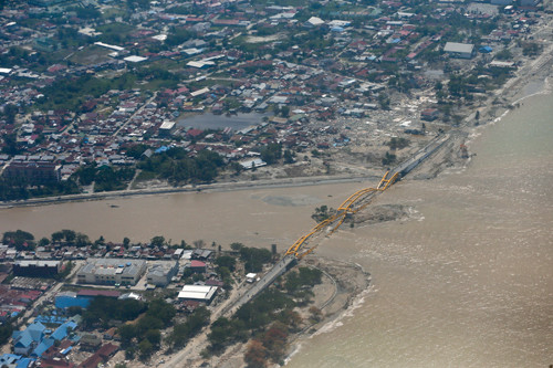 Thành phố Palu, tỉnh Trung Sulawesi, Indonesia bị tàn phá sau động đất, sóng thần ngày 28/9. Ảnh: Reuters. Thành phố Palu, tỉnh Trung Sulawesi, Indonesia bị tàn phá sau động đất, sóng thần ngày 28/9. Ảnh: Reuters.