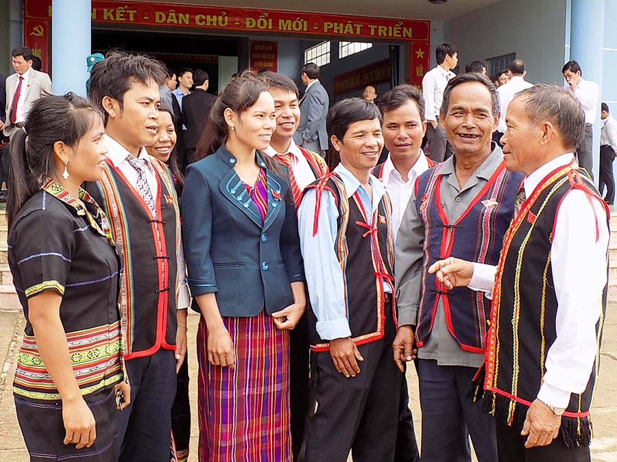 Trao đổi kinh nghiệm trong công tác xây dựng Đảng vùng dân tộc thiểu số. Ảnh: Thanh Nhật