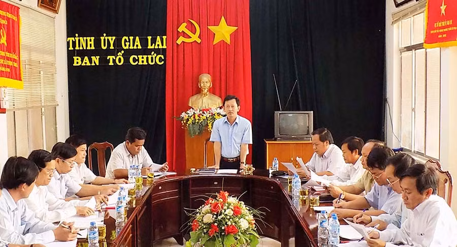  Thường trực Tỉnh ủy làm việc với Ban Tổ chức Tỉnh ủy. Ảnh: T.N