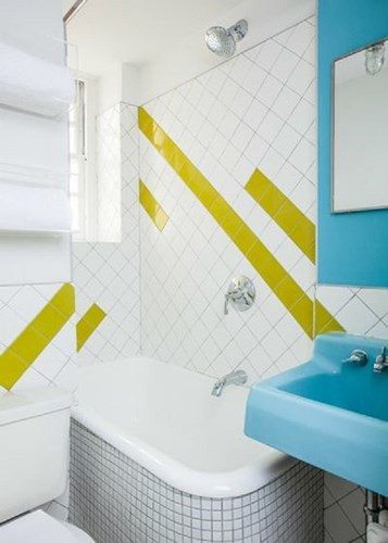 Một đường chéo sẽ dài hơn so với đường ngang, dọc tạo ra cảm giác về chiều sâu và khoảng cách. Trong các bức tranh phong cảnh, đường chéo có thể là một đường bờ biển, còn trong nhà bạn, bạn có thể vẽ các đường chéo lên tường để tạo cảm giác này. Một đường chéo sẽ dài hơn so với đường ngang, dọc tạo ra cảm giác về chiều sâu và khoảng cách. Trong các bức tranh phong cảnh, đường chéo có thể là một đường bờ biển, còn trong nhà bạn, bạn có thể vẽ các đường chéo lên tường để tạo cảm giác này.