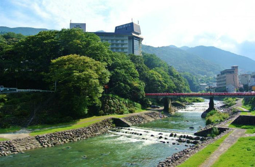 Khung cảnh xung quanh cầu Ạiisai Bashi. Ảnh: Kinarino. Khung cảnh xung quanh cầu Ạiisai Bashi. Ảnh: Kinarino.