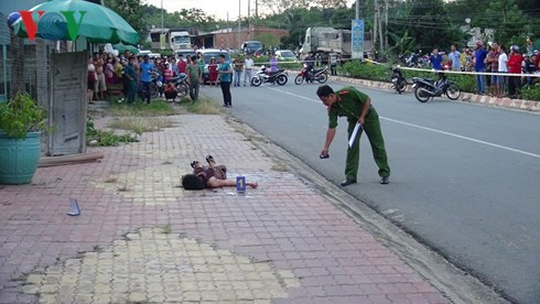  Hiện trường nơi nạn nhân đuổi theo tên cướp rồi gục ngã.