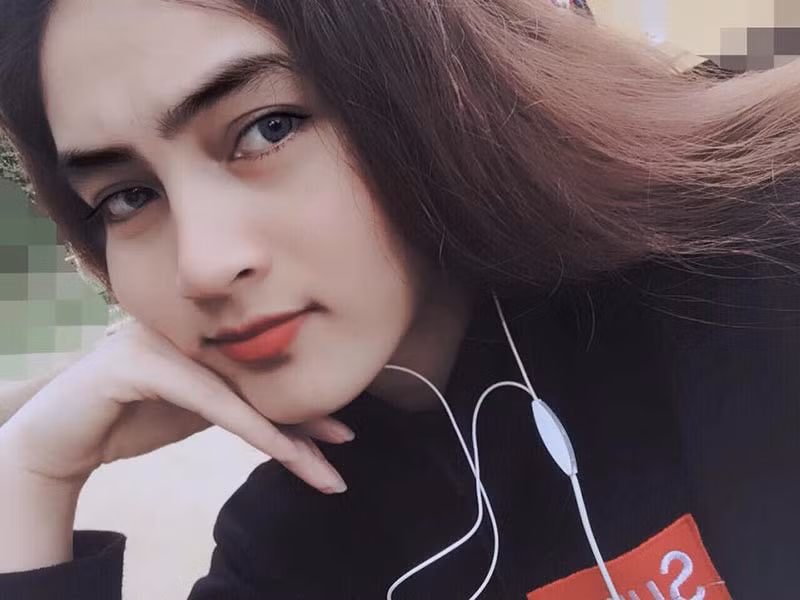  9X tự nhận bản thân luôn thích diện những trang phục khỏe khoắn, năng động, đôi lúc thay đổi bằng một ít bộ cánh bánh bèo, nữ tính.