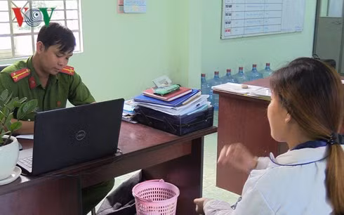 Cơ quan công an lấy lời khai bị hại