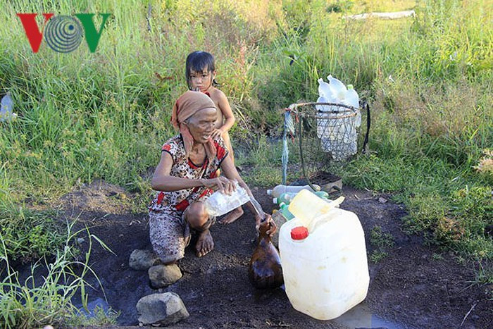 Cuộc sống của người dân trên đỉnh núi Cheng Leng vô cùng khó khăn, thiếu thốn.