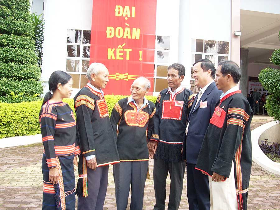 Cán bộ Mặt trận trao đổi kinh nghiệm tuyên truyền vận động quần chúng