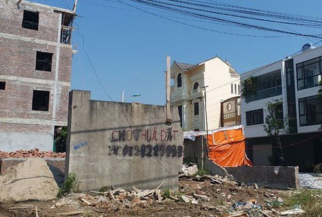 Hàng loạt ngôi nhà trái phép mọc lên trên khu đất quốc phòng ở Hải Phòng.