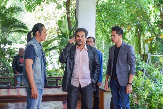  Những ông trùm dưới vỏ bọc doanh nhân được mô tả cặn kẽ trong phim