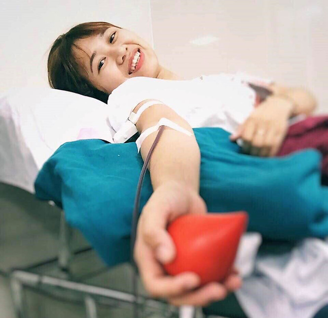 Thanh Tâm vẫn rạng rỡ trên giường hiến máu mới đây ẢNH: NHÂN VẬT CUNG CẤP