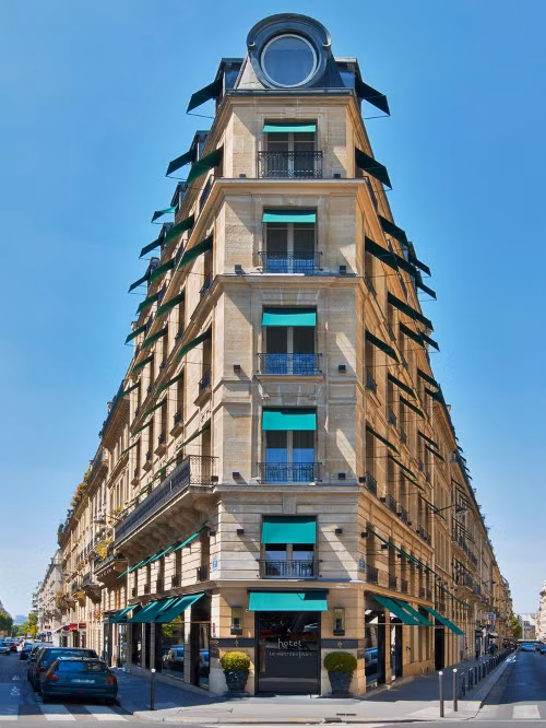 Khách sạn Le Metropolitan a Tribute Portfolio Hotel có 2 mặt tiền, tất cả các phòng khác đều có ô cửa sổ hình vuông và ít nhiều đều view ra được tháp Eiffel ở khoảng cách khá gần. Khách sạn Le Metropolitan a Tribute Portfolio Hotel có 2 mặt tiền, tất cả các phòng khác đều có ô cửa sổ hình vuông và ít nhiều đều view ra được tháp Eiffel ở khoảng cách khá gần.