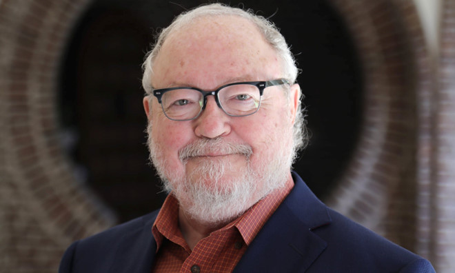 Nhà văn Thomas Harris. Ảnh: Guardian. 