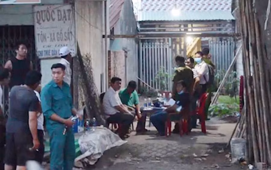 Cơ quan Công an khám nghiệm hiện trường vụ giết bạn giấu xác trong tủ quần áo