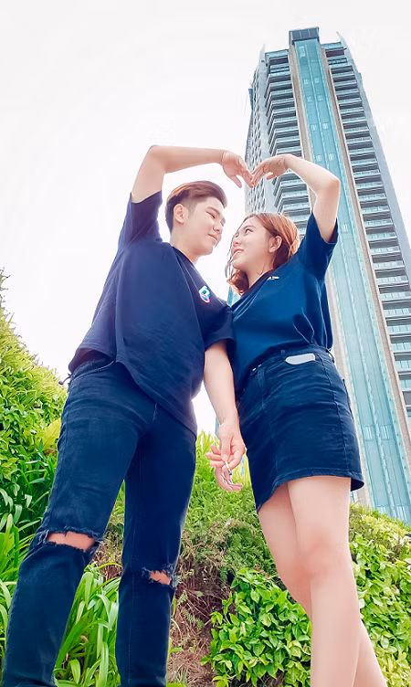 Tính năng điều khiển từ xa trên S Pen cho phép chàng ghi lại những khoảnh khắc cùng nửa kia và bấm chụp mà không cần chạm vào điện thoại. Tính năng điều khiển từ xa trên S Pen cho phép chàng ghi lại những khoảnh khắc cùng nửa kia và bấm chụp mà không cần chạm vào điện thoại.