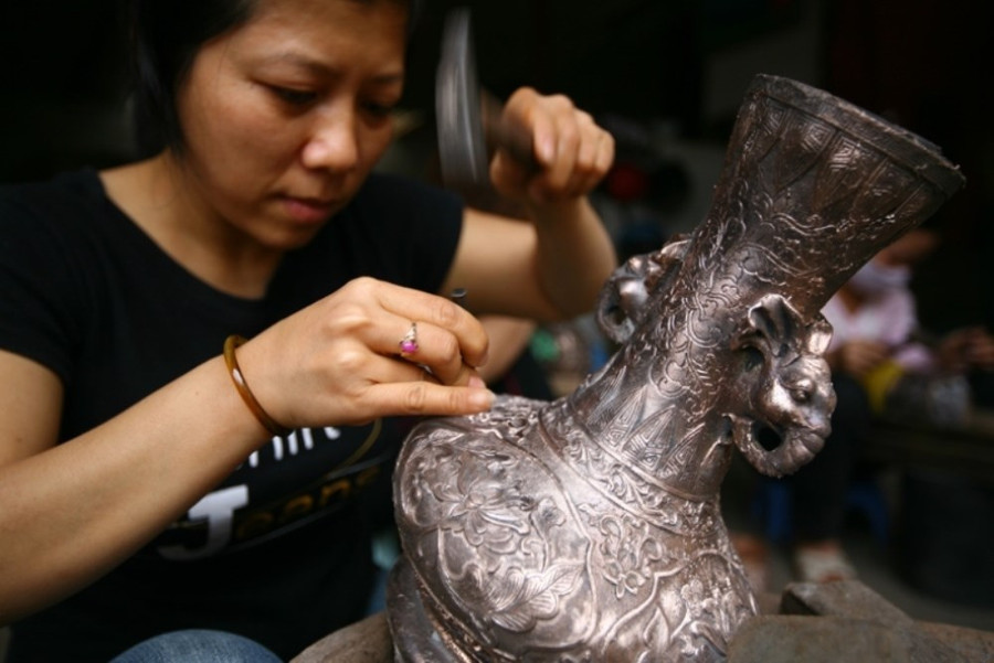 Câu chuyện 'Tiếp nối truyền thống nghề đúc đồng Ngũ Xã.' (Ảnh: Lê Bích)