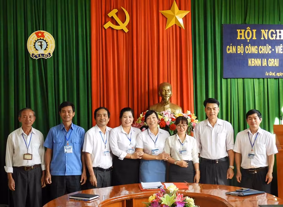  Đội ngũ cán bộ công chức của Kho bạc Nhà nước huyện Ia Grai. Ảnh: T.N