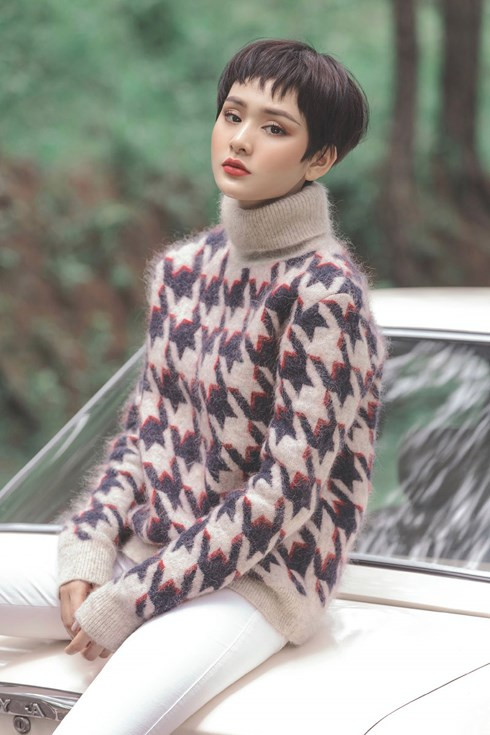 Hiền Hồ.  Hiền Hồ.