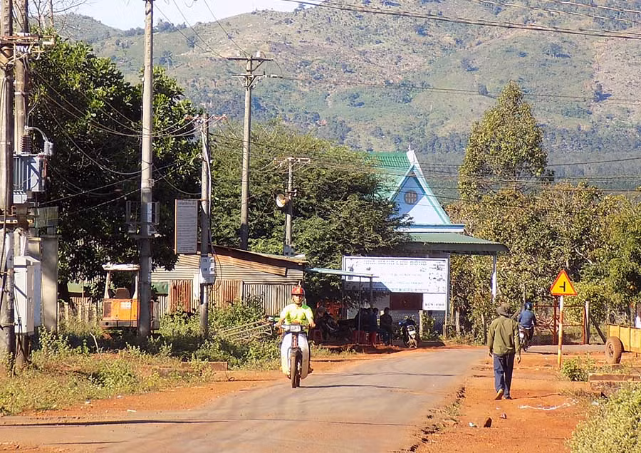  Bộ mặt các xã vùng DTTS ngày càng khởi sắc. Ảnh: T.N