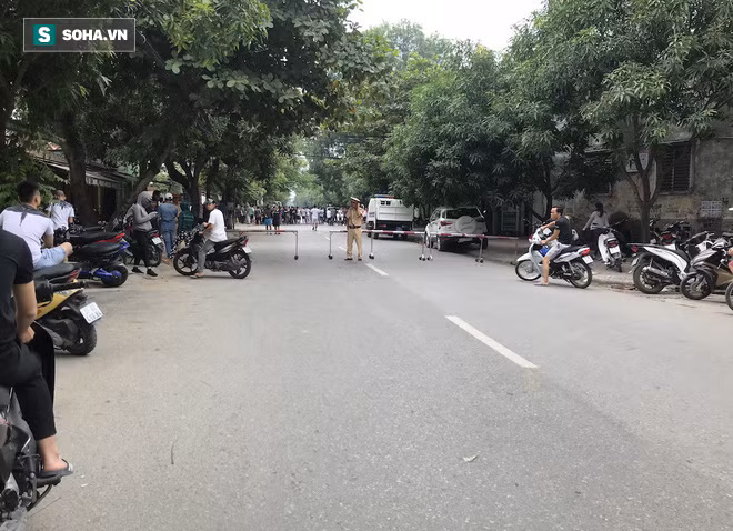 CSGT chốt chặn các ngả vào đường Hồng Bàng để vây bắt đối tượng.