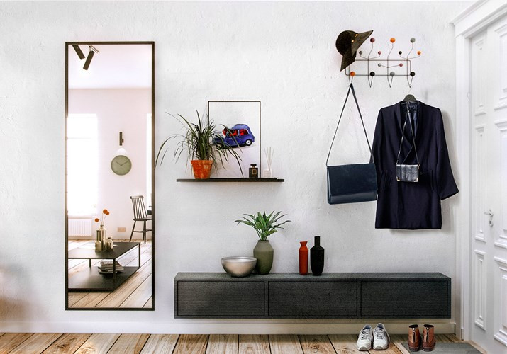  Hành lang bố trí khéo léo với tủ giày gắn tường tiết kiệm diện tích, tấm gương lớn tạo ảo giác không gian rộng lớn hơn.