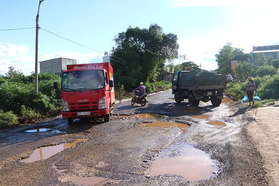  Nguy cơ tai nạn giao thông luôn thường trực đối với người đi đường. Ảnh: Q.T